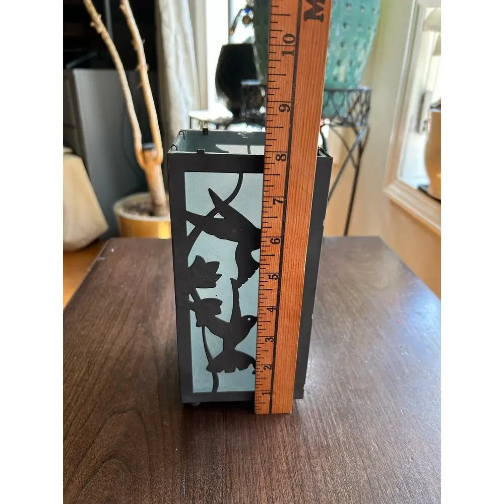Unbranded hummingbird candle